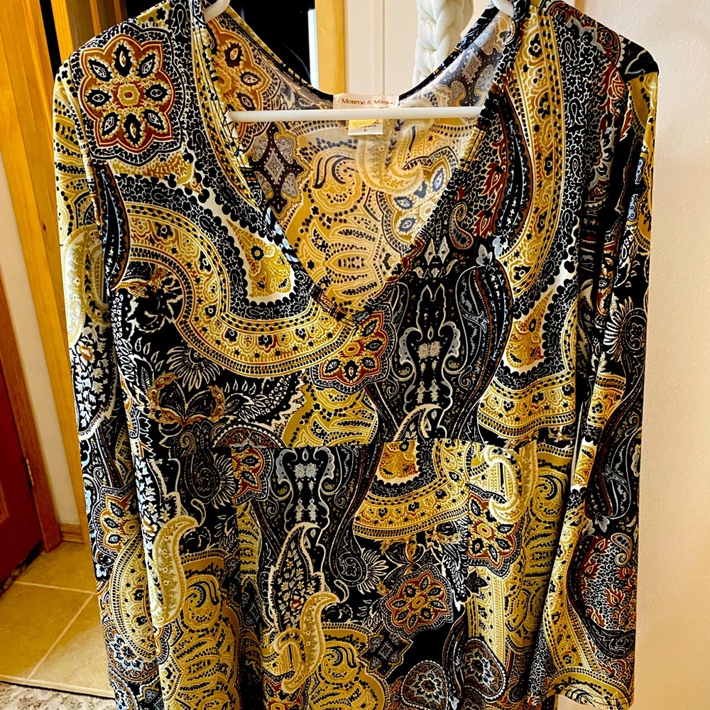 Woman’s paisley top multicolored